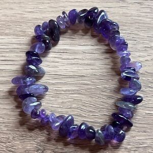 SOLD— Handmade Vibrant Natural Purple Amethyst Chip Beaded Bracelet, Size 7”